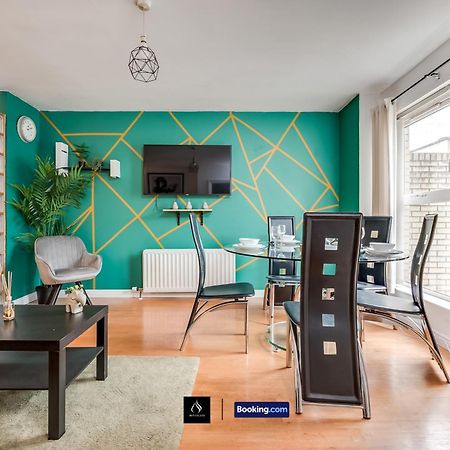 2 Bed House By Boyeilles Apartments Short Lets & Serviced Accommodation Belfast With Balcony & Free Parking Exterior foto